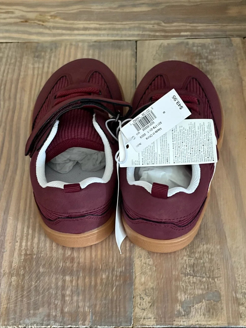 GAP stylish maroon